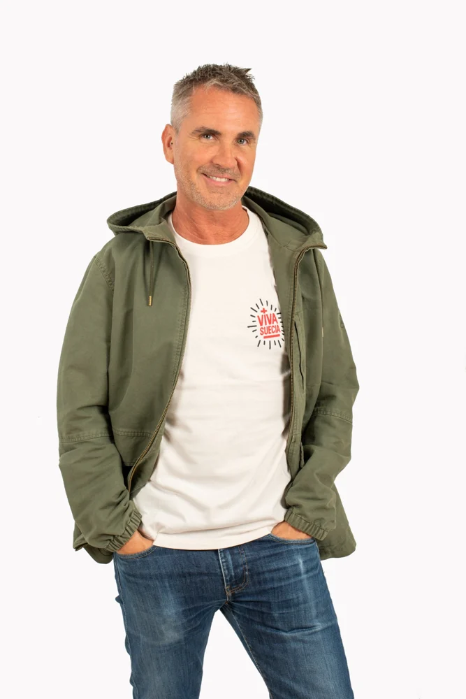 Retrato de DINGY con chaqueta verde
